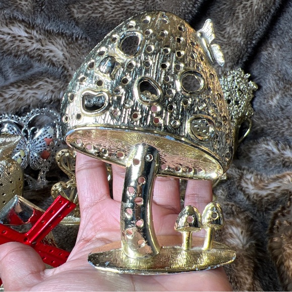 VINTAGE TORINO BRAND LARGE MUSHROOM PIERCED EARRINGS HOLDER, Early 70’s Gold - Picture 7 of 9